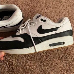 Nike Air Max 1 // Used but still in good condition